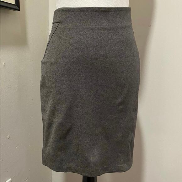 J. McLaughlin Dresses & Skirts - J McLaughlin Grey Stretch Knit Pencil Skirt Size 2 Above the Knee Bandage Style